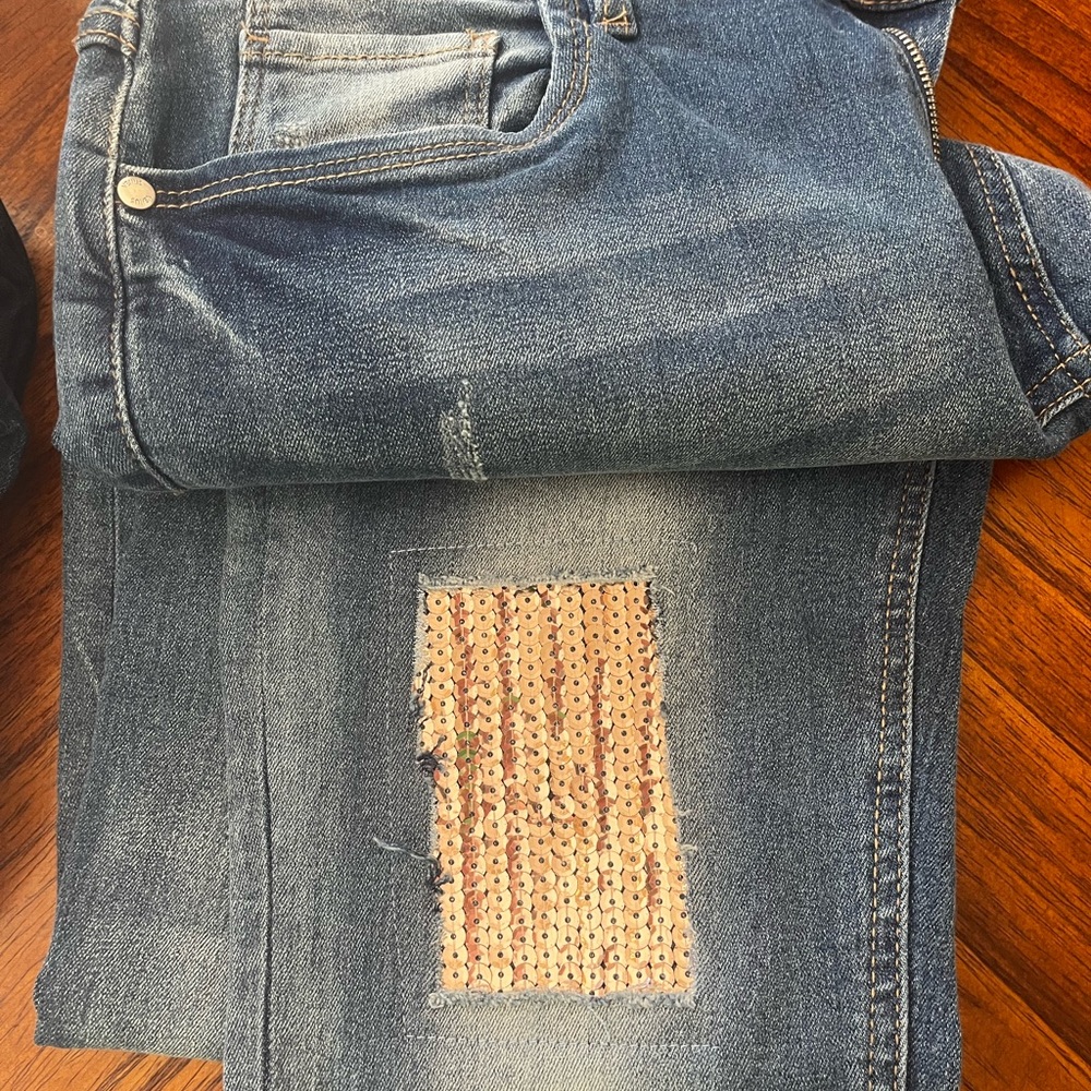 Venus Womens Jeans. Brand New Condition! Cute Pink Sequin.